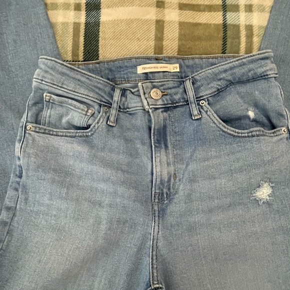 Levi’s woman’s 721 High Rise Skinny Jean - 29 - Picture 5 of 12